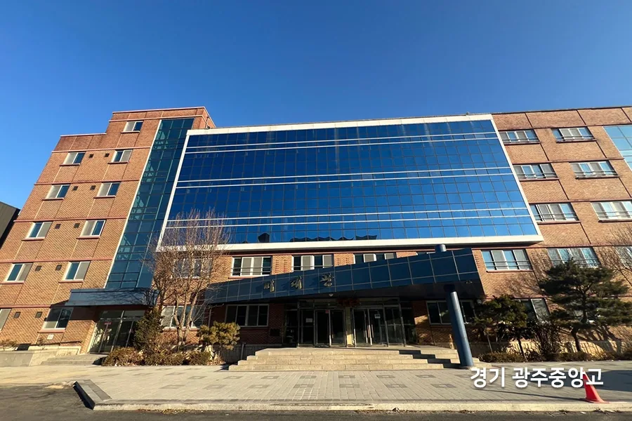 열차단필름 시공 작업 장면