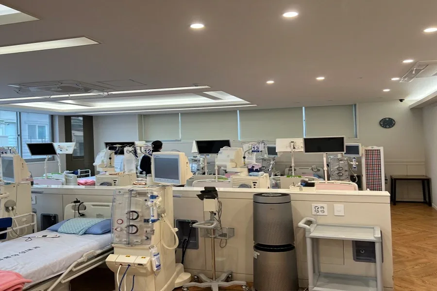 정릉 아산내과 병실 창밖 도로변 조망 전경